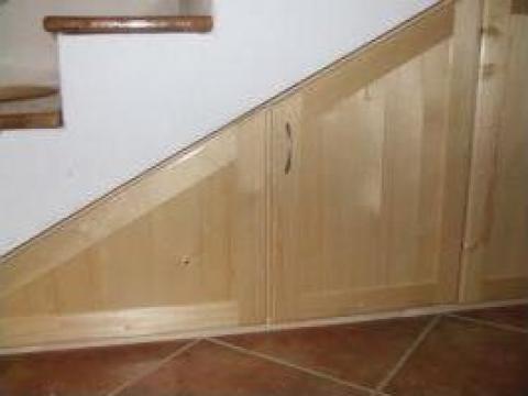 Dulap sub scari, din lemn