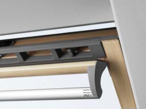 Fereastra de mansarda cu operare de sus Velux Premium GGL de la Astek Concept Construct