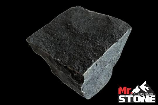 Piatra cubica din bazalt ~10 x 10 x 5cm de la Antique Stone Srl