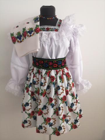 Costum traditional de Maramures pentru doamne