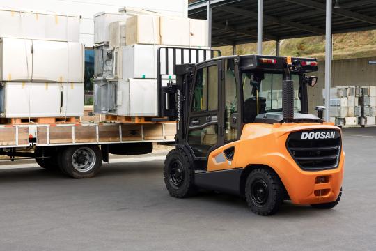Stivuitor Diesel 3500 kg de la Mold Info Invest Srl