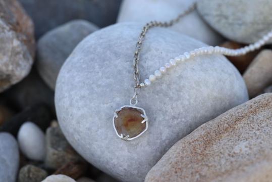 Colier perle si cristal de citrin de la Raw Jewellery Srl