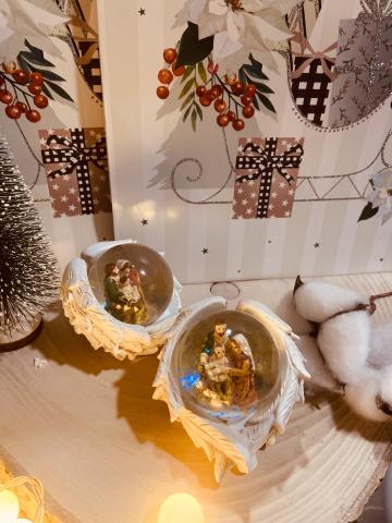 Glob Nasterea Domnului in aripi 6cm de la Candela Criscom Srl.