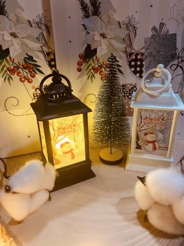 Lampadar Om de zapada LED alb / negru Craciun de la Candela Criscom Srl.