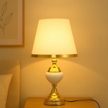 Veioza decorativa alba, clasic elegant de la URBANIX SRL
