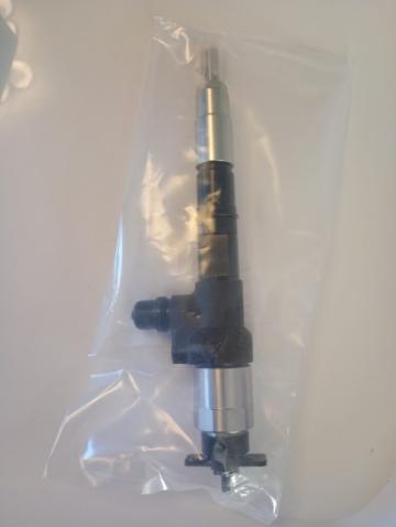 Injector Kubota V6108 095000-7510