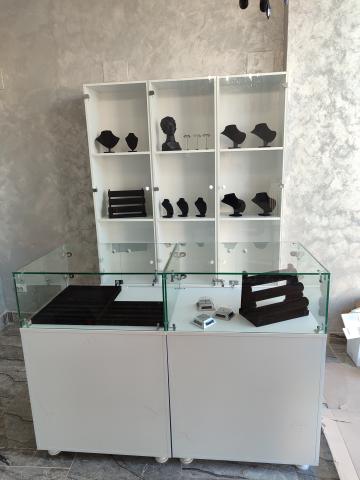Vitrine bijuterii