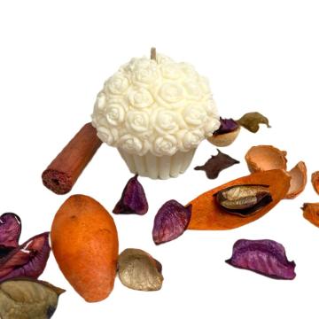 Lumanare decorativa parfumata Peony Blush Suede de la Zlota Emil-Nicolae Intreprindere Individuala