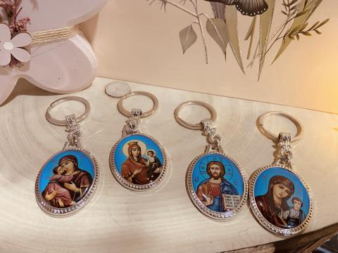 Breloc fond albastru icoane si  cruce de la Candela Criscom Srl.
