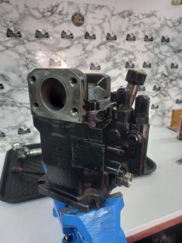 Reparatie pompa hidraulica Manitou de la Reparatii Pompe Hidraulice Srl