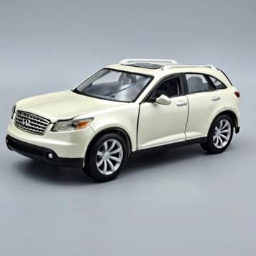 Macheta auto Infiniti FX45 2008 alb sidefiu 1:24 Maisto de la Hobbyplanet Romania