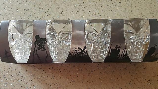 Pahare pentru shot - design craniu - Halloween de la Hobbyplanet Romania