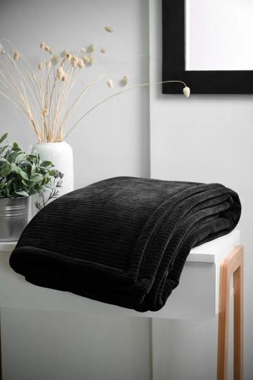 Patura Clayton 130X160 cm, culoare Negru, 100% poliester de la URBANIX SRL